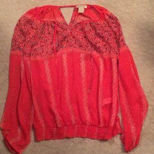 Fun summer top! 🌻☀️